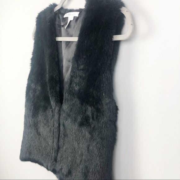 BCBGENERATION | Faux Fur Black Vest Size X-Small - Picture 7 of 12